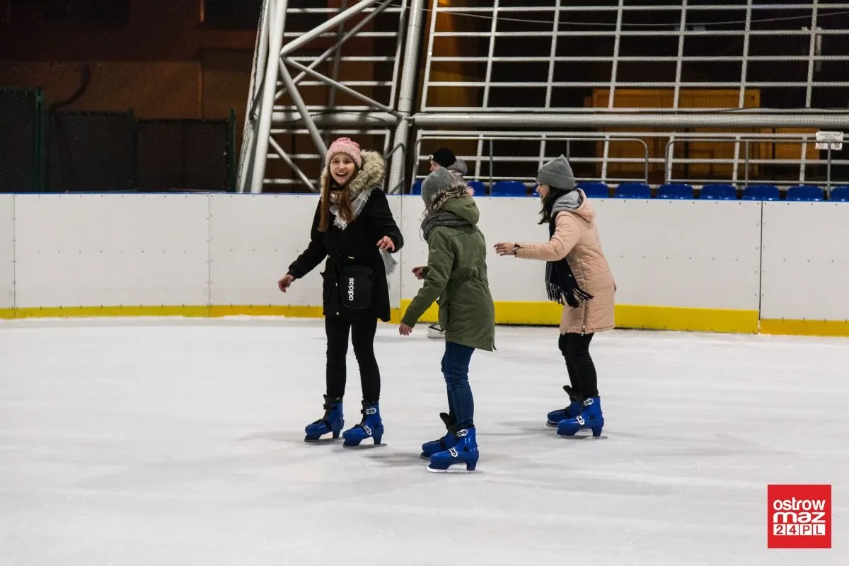 Walentynkowe lododisco w Ostrowi Mazowieckiej (zdjęcia, wideo)