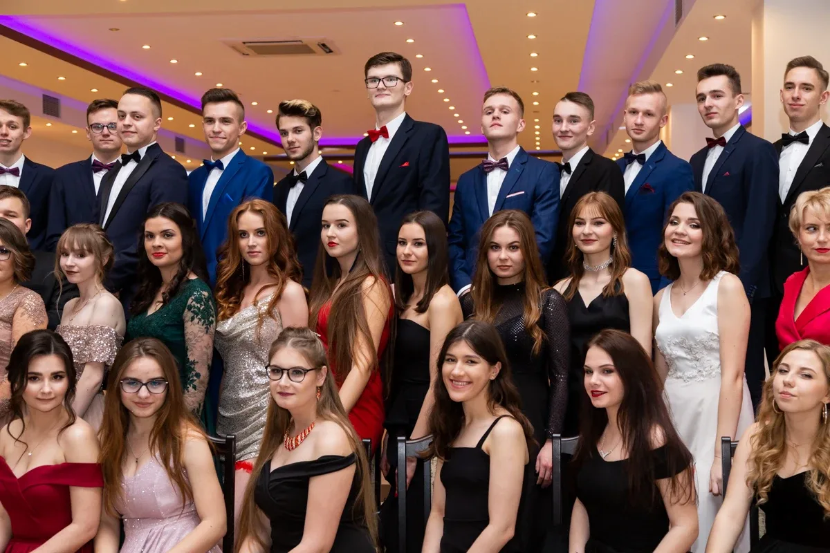 Studniówka uczniów ostrowskiego Kopernika (zdjęcia, wideo)