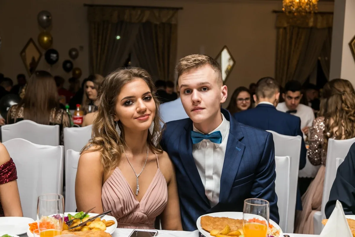 Studniówka maturzystów ostrowskiego Rubinka (zdjęcia, wideo)