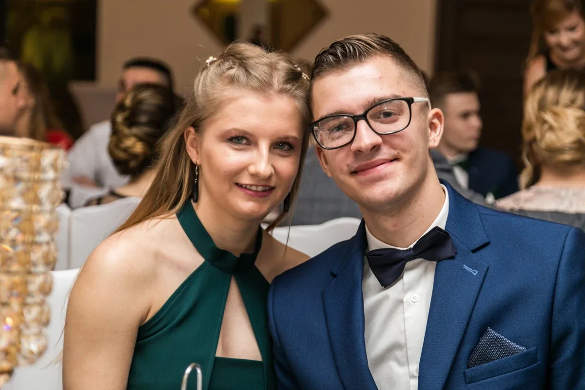 Studniówka maturzystów ostrowskiego Rubinka (zdjęcia, wideo)