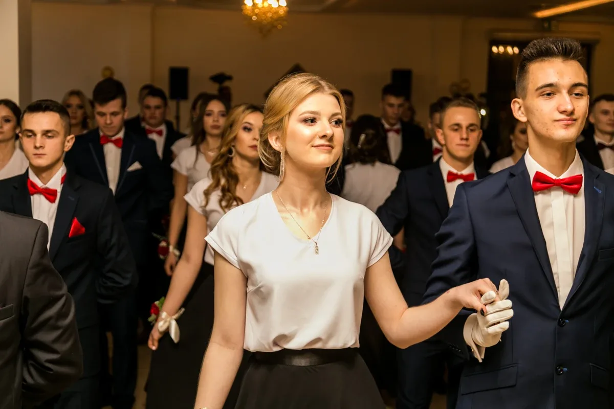Studniówka maturzystów ostrowskiego Rubinka (zdjęcia, wideo)