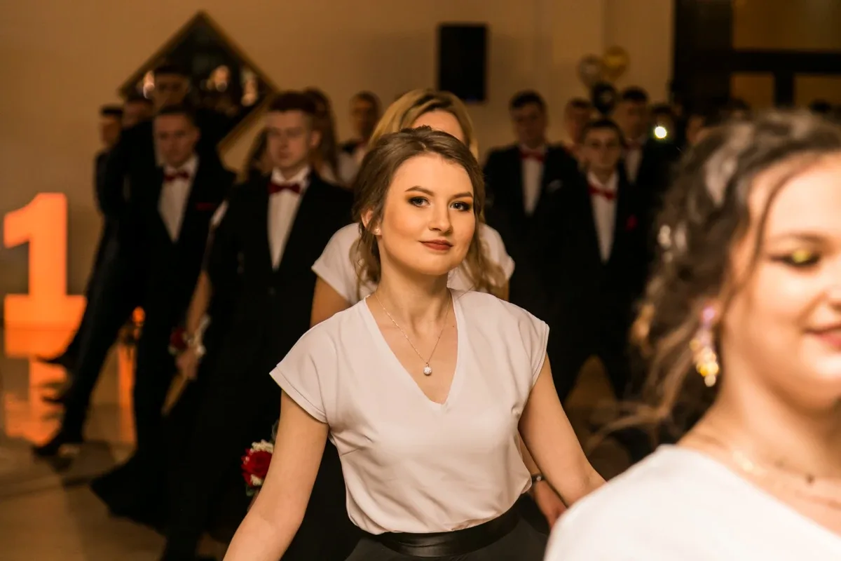 Studniówka maturzystów ostrowskiego Rubinka (zdjęcia, wideo)