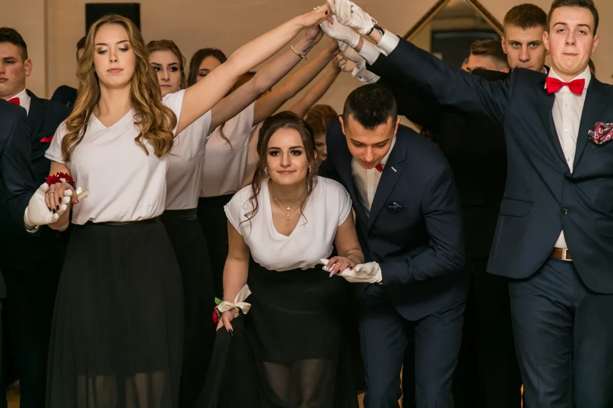 Studniówka maturzystów ostrowskiego Rubinka (zdjęcia, wideo)