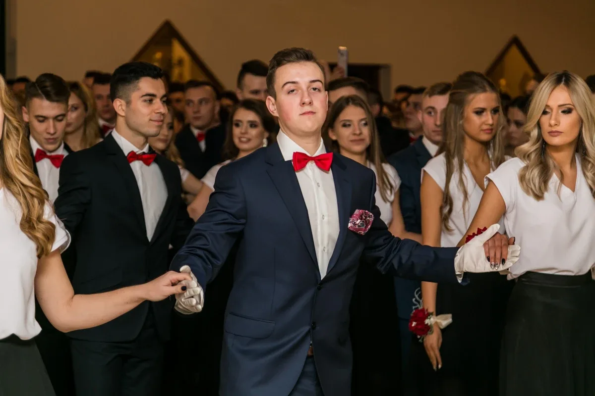 Studniówka maturzystów ostrowskiego Rubinka (zdjęcia, wideo)
