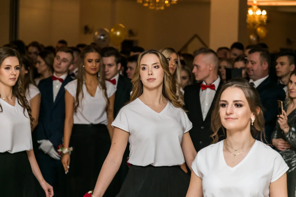 Studniówka maturzystów ostrowskiego Rubinka (zdjęcia, wideo)