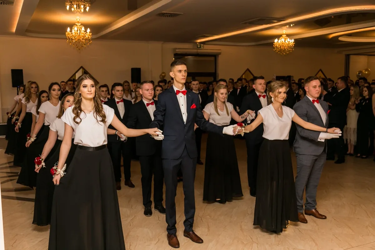 Studniówka maturzystów ostrowskiego Rubinka (zdjęcia, wideo)