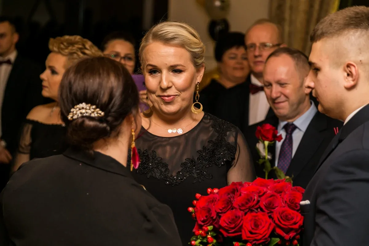 Studniówka maturzystów ostrowskiego Rubinka (zdjęcia, wideo)