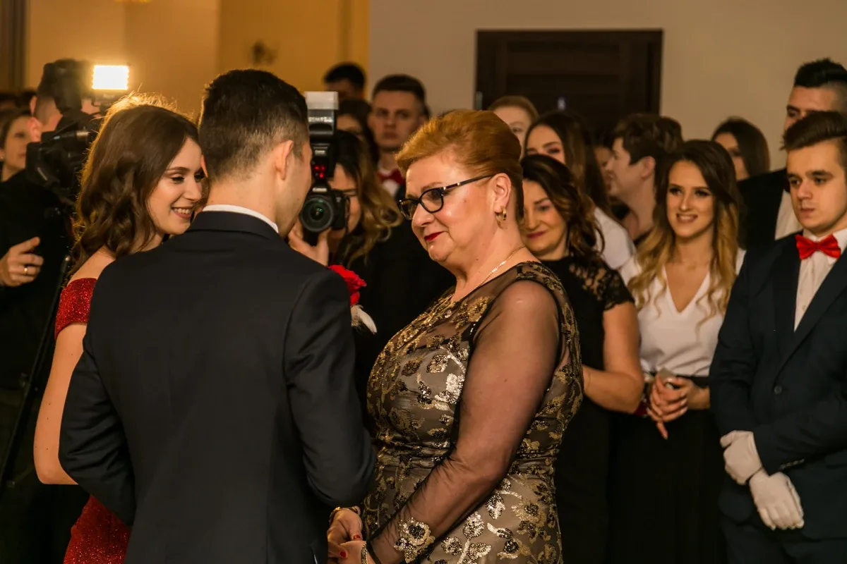 Studniówka maturzystów ostrowskiego Rubinka (zdjęcia, wideo)