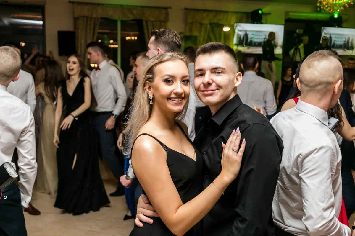 Studniówka maturzystów ostrowskiego Rubinka (zdjęcia, wideo)
