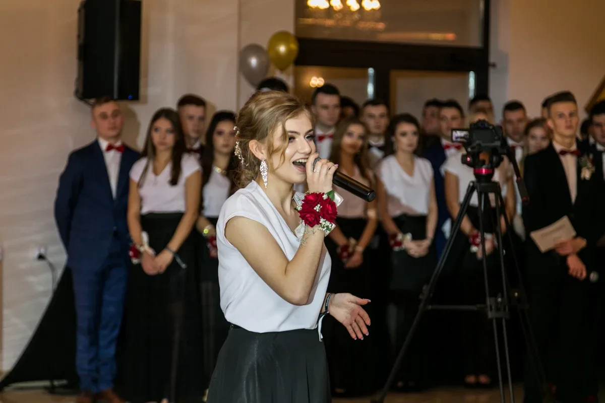 Studniówka maturzystów ostrowskiego Rubinka (zdjęcia, wideo)