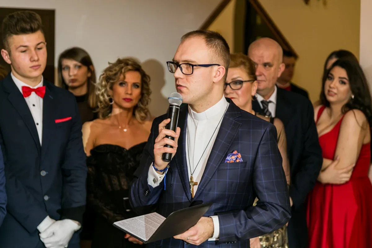 Studniówka maturzystów ostrowskiego Rubinka (zdjęcia, wideo)