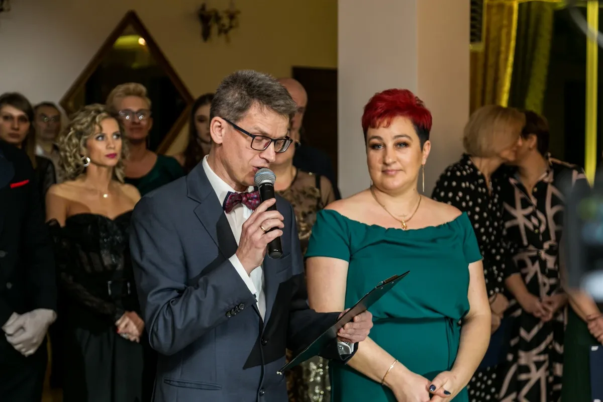 Studniówka maturzystów ostrowskiego Rubinka (zdjęcia, wideo)