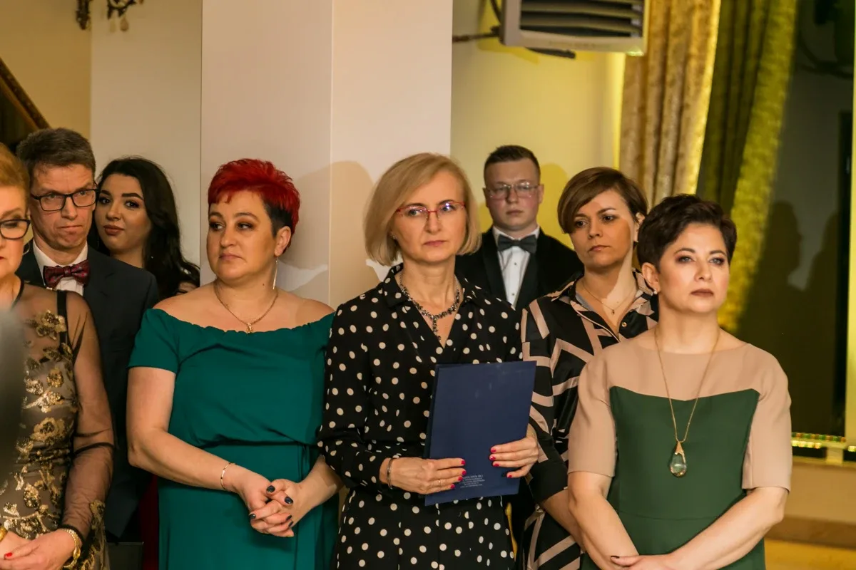Studniówka maturzystów ostrowskiego Rubinka (zdjęcia, wideo)