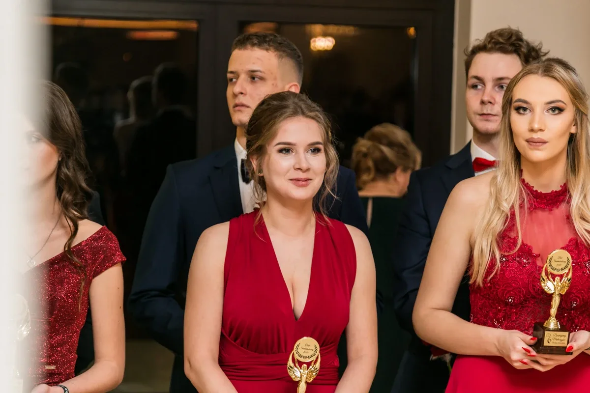 Studniówka maturzystów ostrowskiego Rubinka (zdjęcia, wideo)