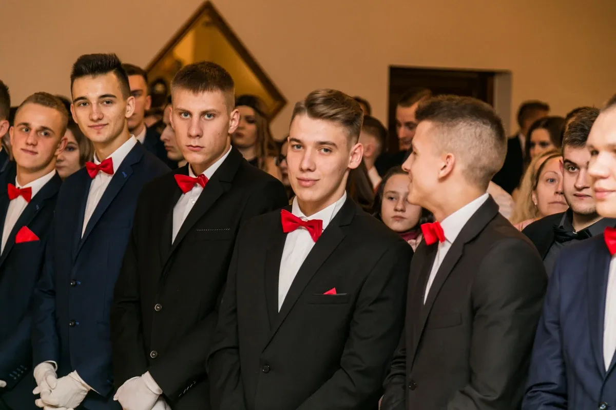 Studniówka maturzystów ostrowskiego Rubinka (zdjęcia, wideo)