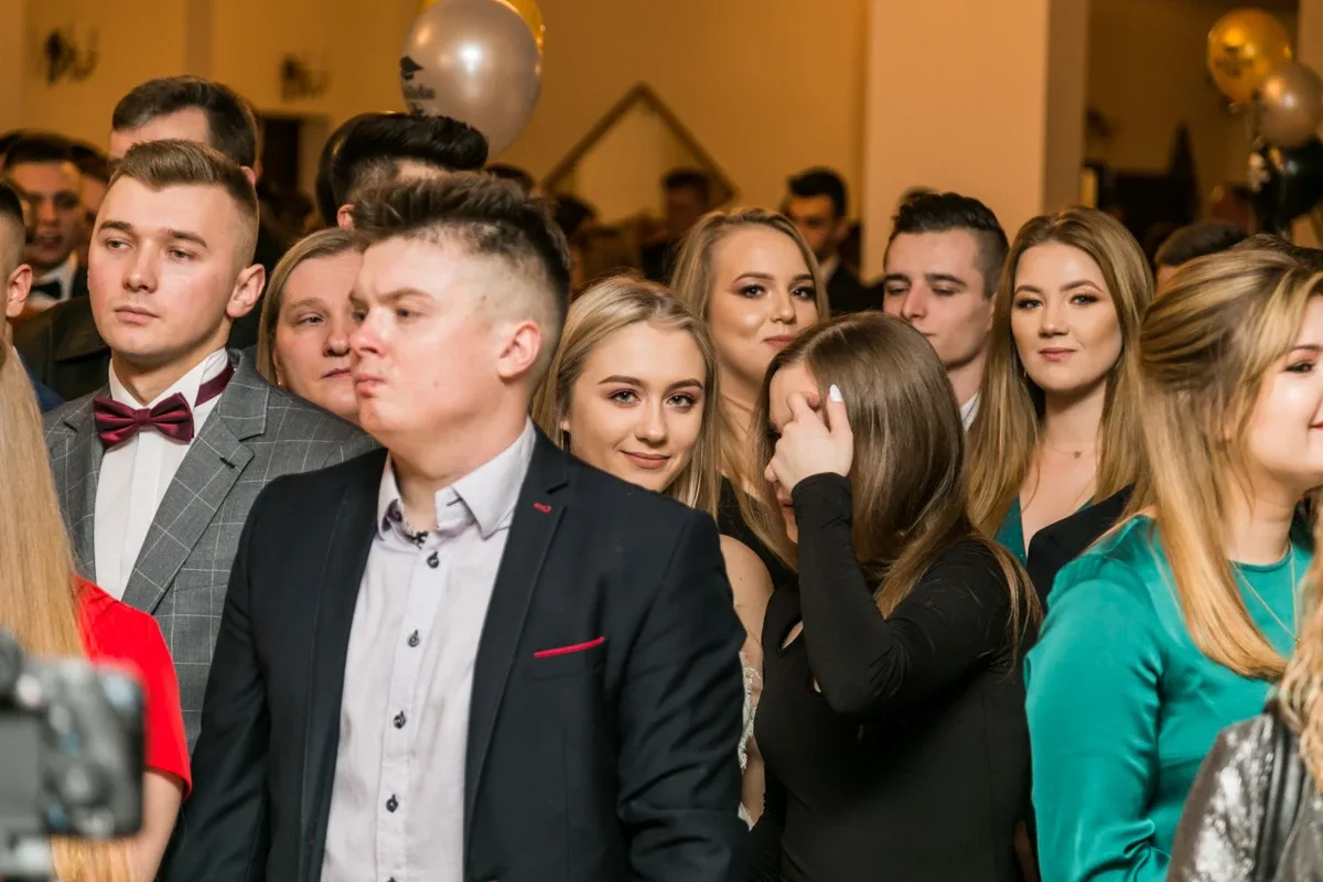 Studniówka maturzystów ostrowskiego Rubinka (zdjęcia, wideo)
