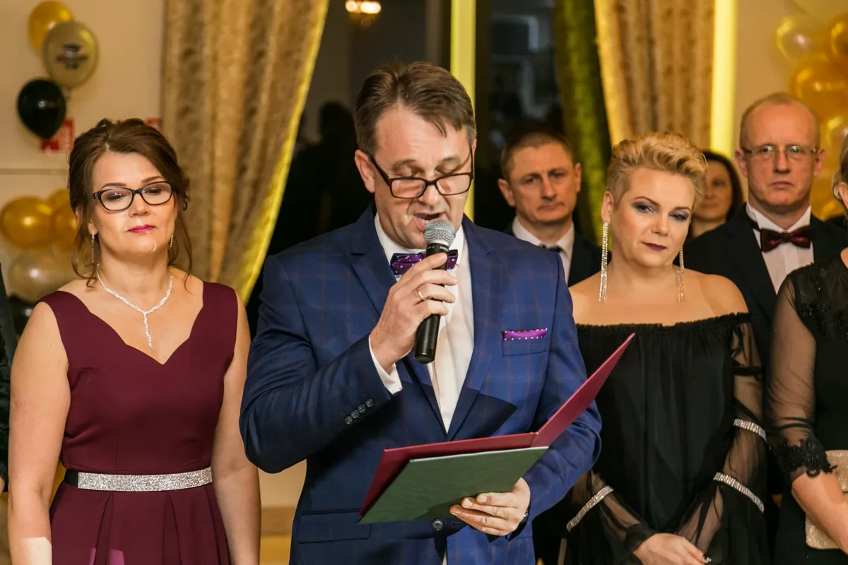 Studniówka maturzystów ostrowskiego Rubinka (zdjęcia, wideo)