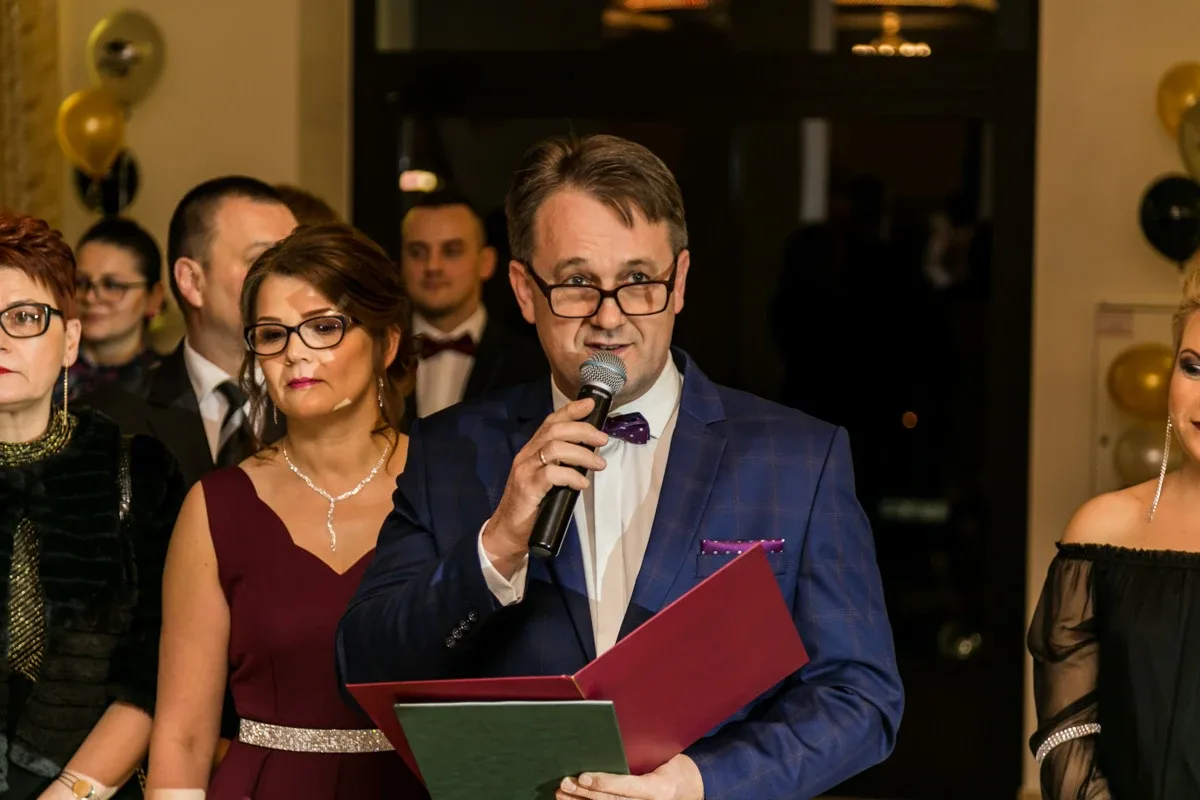 Studniówka maturzystów ostrowskiego Rubinka (zdjęcia, wideo)