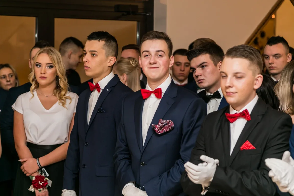 Studniówka maturzystów ostrowskiego Rubinka (zdjęcia, wideo)