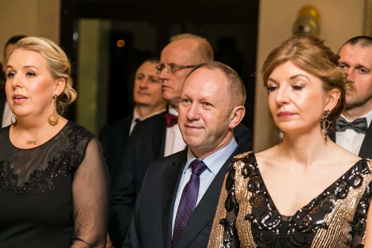 Studniówka maturzystów ostrowskiego Rubinka (zdjęcia, wideo)