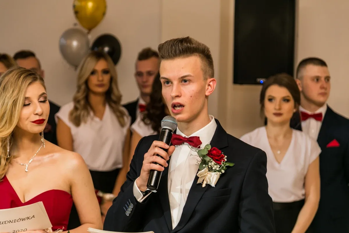 Studniówka maturzystów ostrowskiego Rubinka (zdjęcia, wideo)