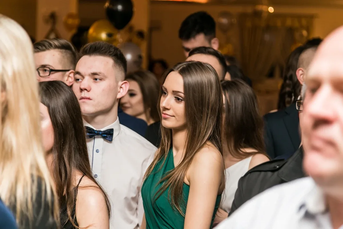 Studniówka maturzystów ostrowskiego Rubinka (zdjęcia, wideo)