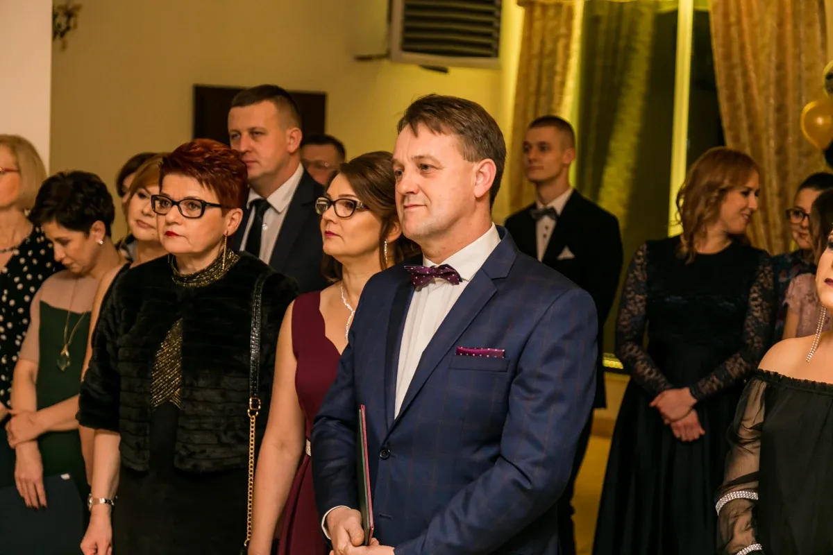 Studniówka maturzystów ostrowskiego Rubinka (zdjęcia, wideo)