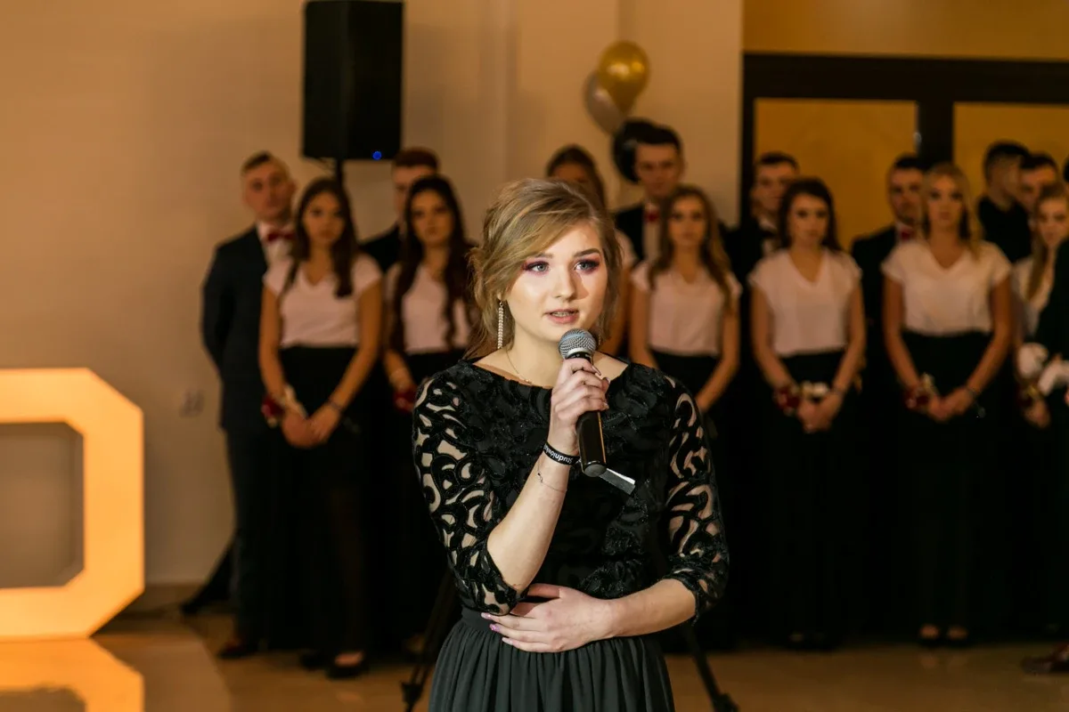 Studniówka maturzystów ostrowskiego Rubinka (zdjęcia, wideo)