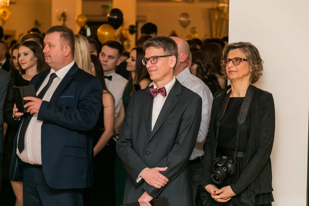 Studniówka maturzystów ostrowskiego Rubinka (zdjęcia, wideo)