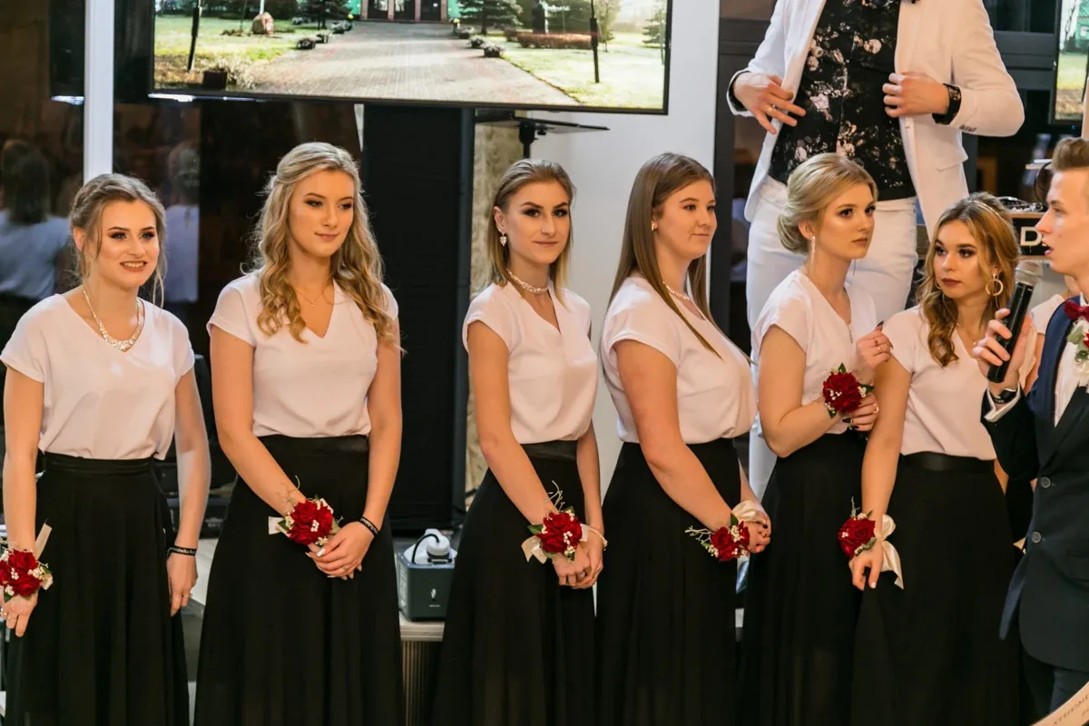 Studniówka maturzystów ostrowskiego Rubinka (zdjęcia, wideo)
