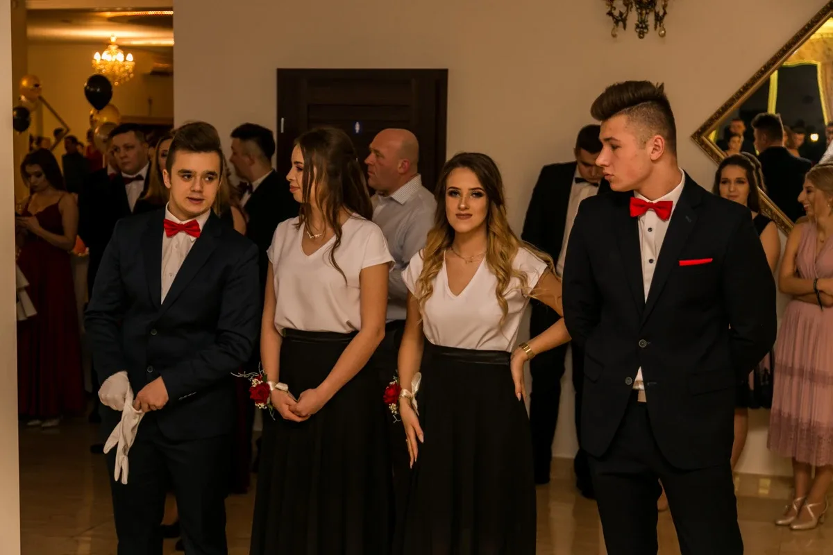 Studniówka maturzystów ostrowskiego Rubinka (zdjęcia, wideo)