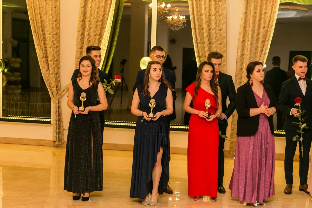 Studniówka maturzystów ostrowskiego Rubinka (zdjęcia, wideo)