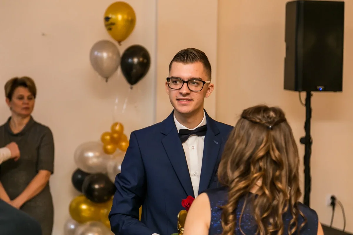 Studniówka maturzystów ostrowskiego Rubinka (zdjęcia, wideo)