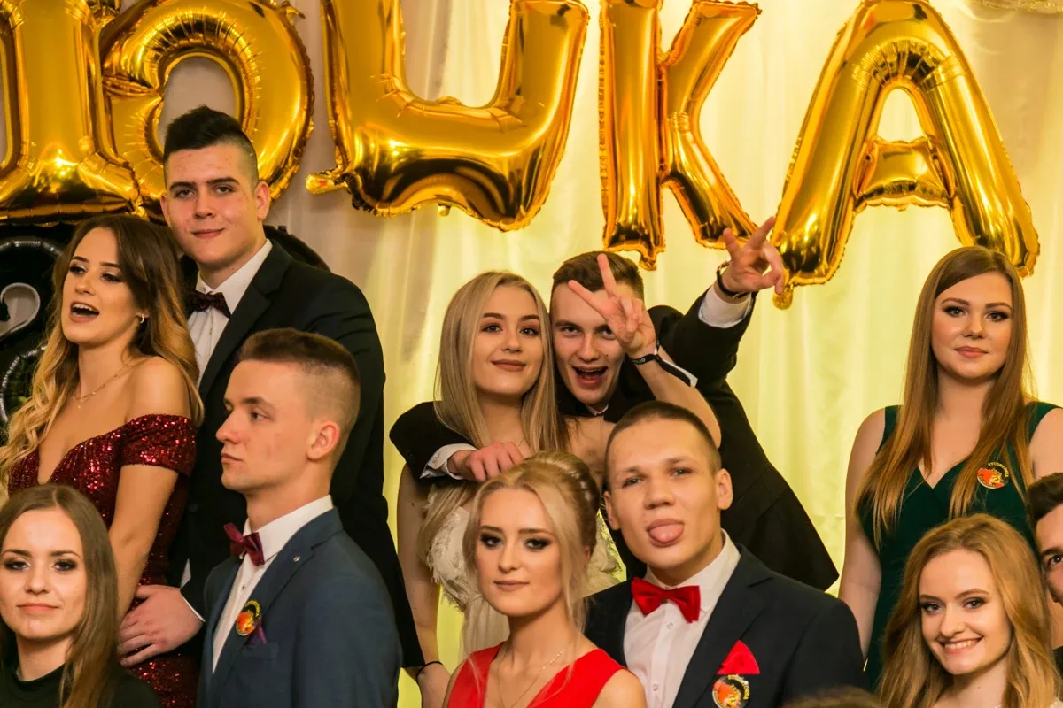 Studniówka maturzystów ostrowskiego Rubinka (zdjęcia, wideo)