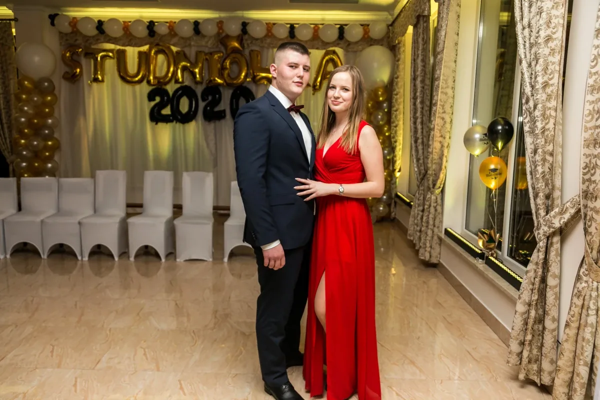 Studniówka maturzystów ostrowskiego Rubinka (zdjęcia, wideo)
