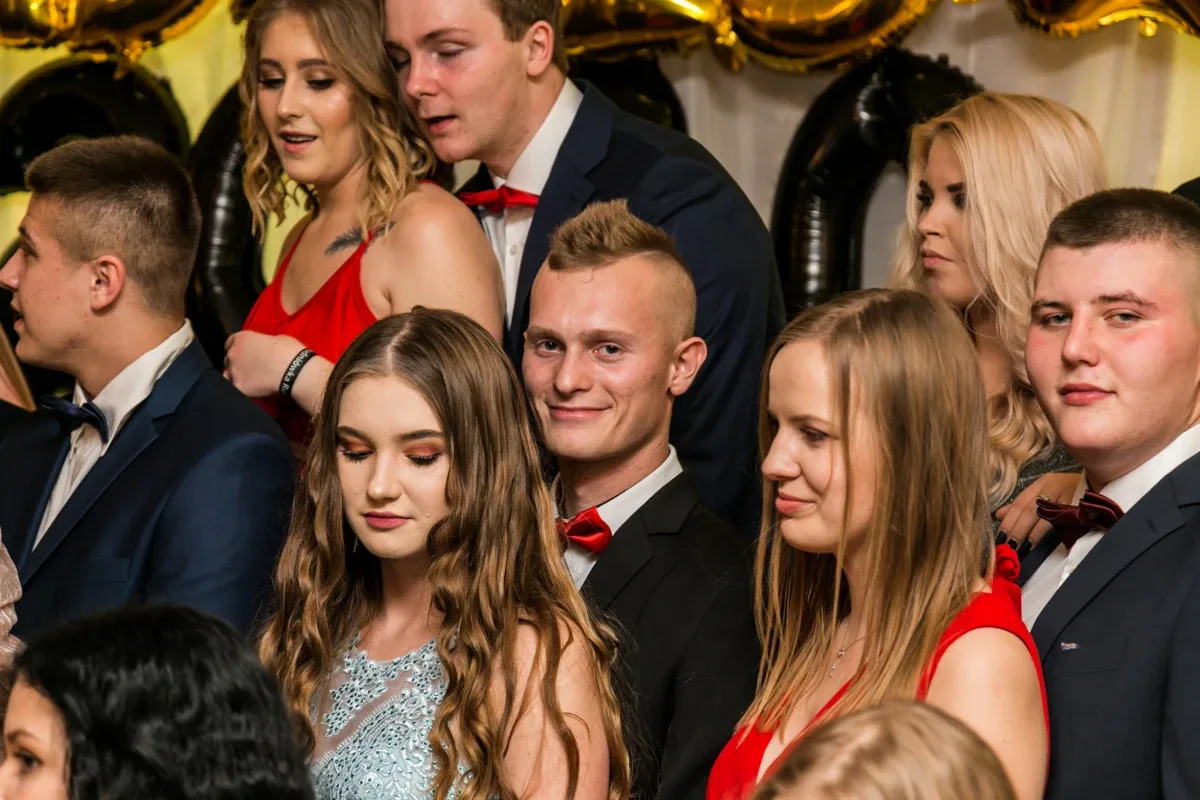 Studniówka maturzystów ostrowskiego Rubinka (zdjęcia, wideo)