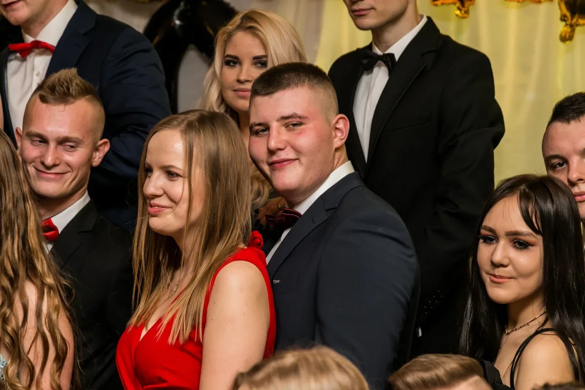 Studniówka maturzystów ostrowskiego Rubinka (zdjęcia, wideo)
