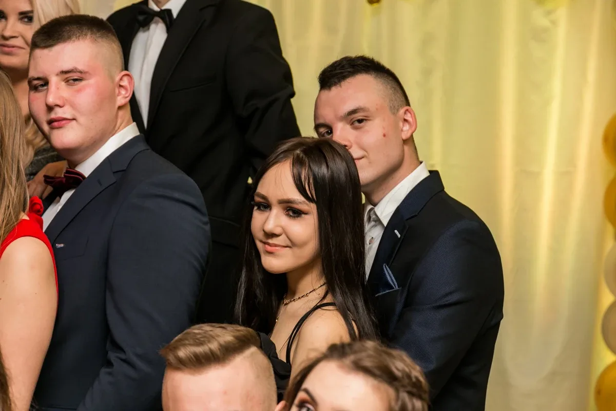 Studniówka maturzystów ostrowskiego Rubinka (zdjęcia, wideo)
