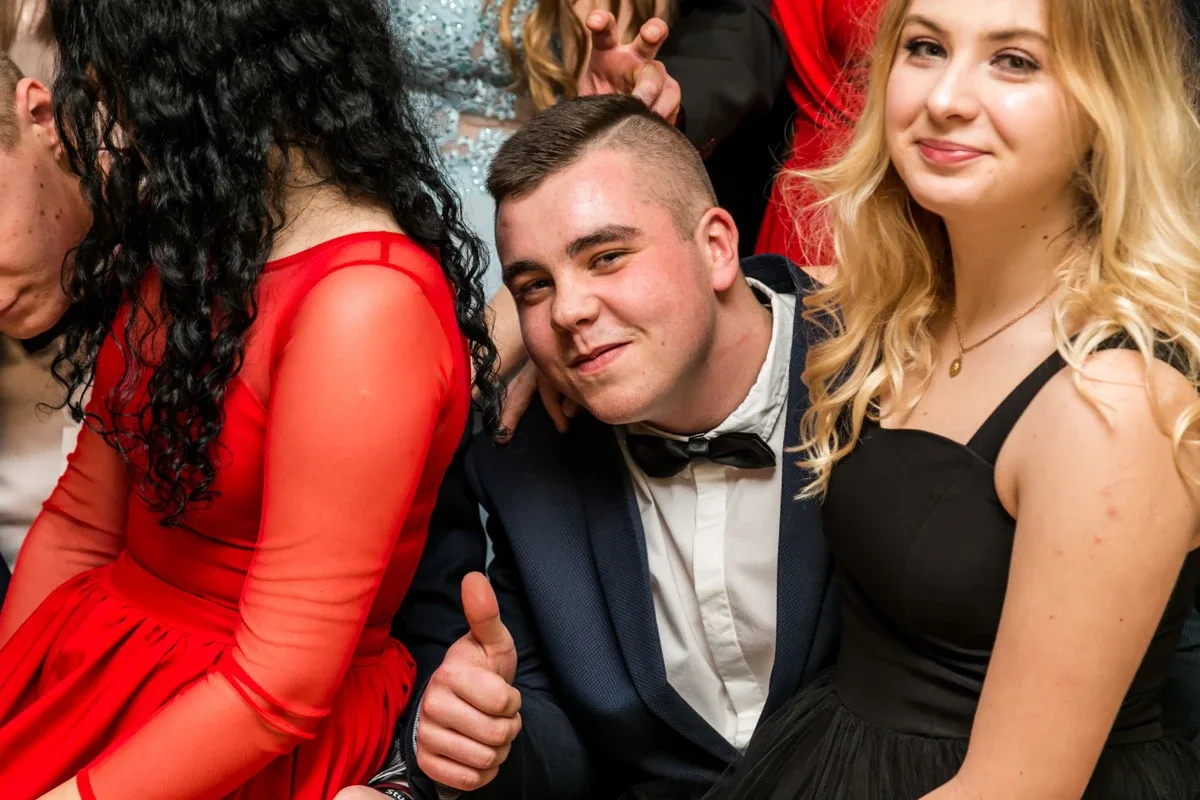 Studniówka maturzystów ostrowskiego Rubinka (zdjęcia, wideo)