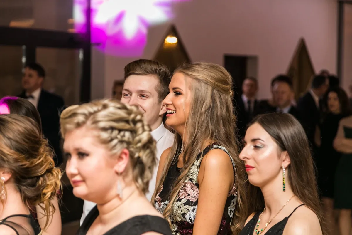 Studniówka maturzystów ostrowskiego Rubinka (zdjęcia, wideo)