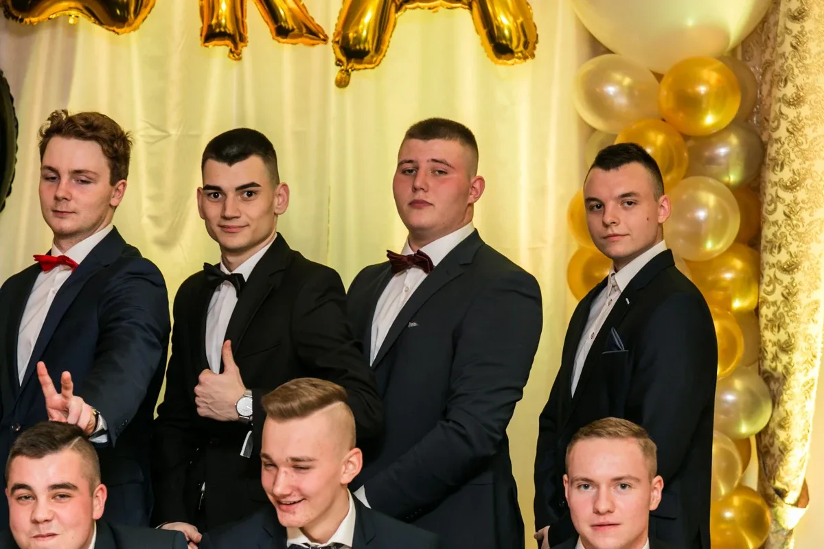 Studniówka maturzystów ostrowskiego Rubinka (zdjęcia, wideo)