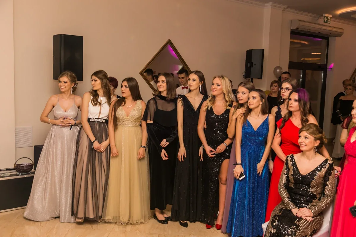 Studniówka maturzystów ostrowskiego Rubinka (zdjęcia, wideo)