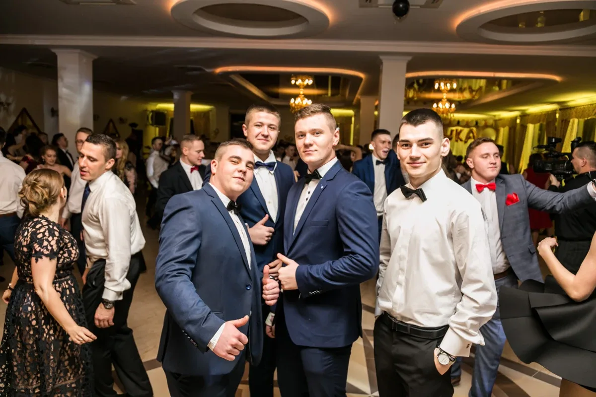 Studniówka maturzystów ostrowskiego Rubinka (zdjęcia, wideo)