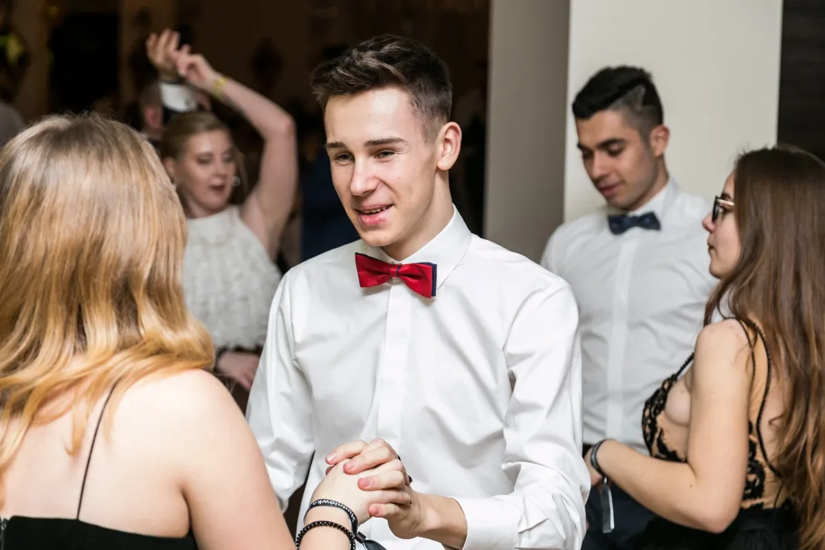 Studniówka maturzystów ostrowskiego Rubinka (zdjęcia, wideo)