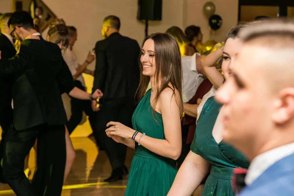 Studniówka maturzystów ostrowskiego Rubinka (zdjęcia, wideo)