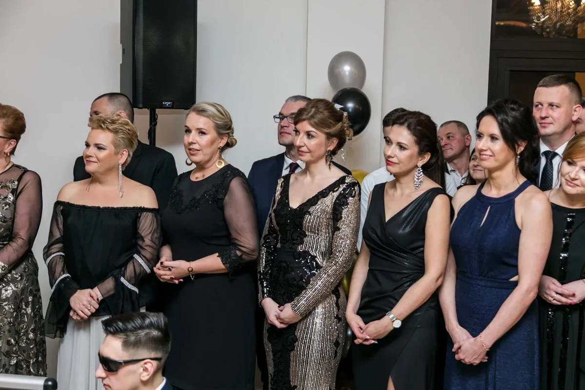 Studniówka maturzystów ostrowskiego Rubinka (zdjęcia, wideo)