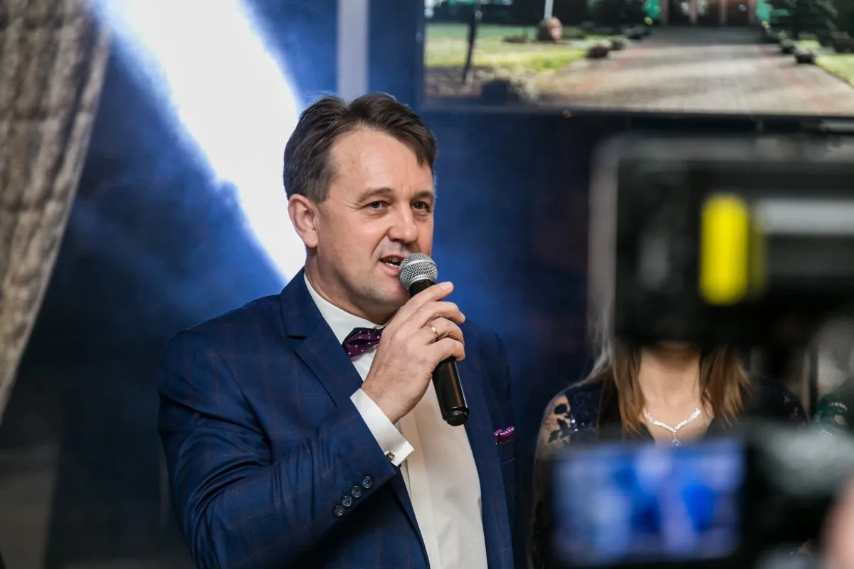 Studniówka maturzystów ostrowskiego Rubinka (zdjęcia, wideo)