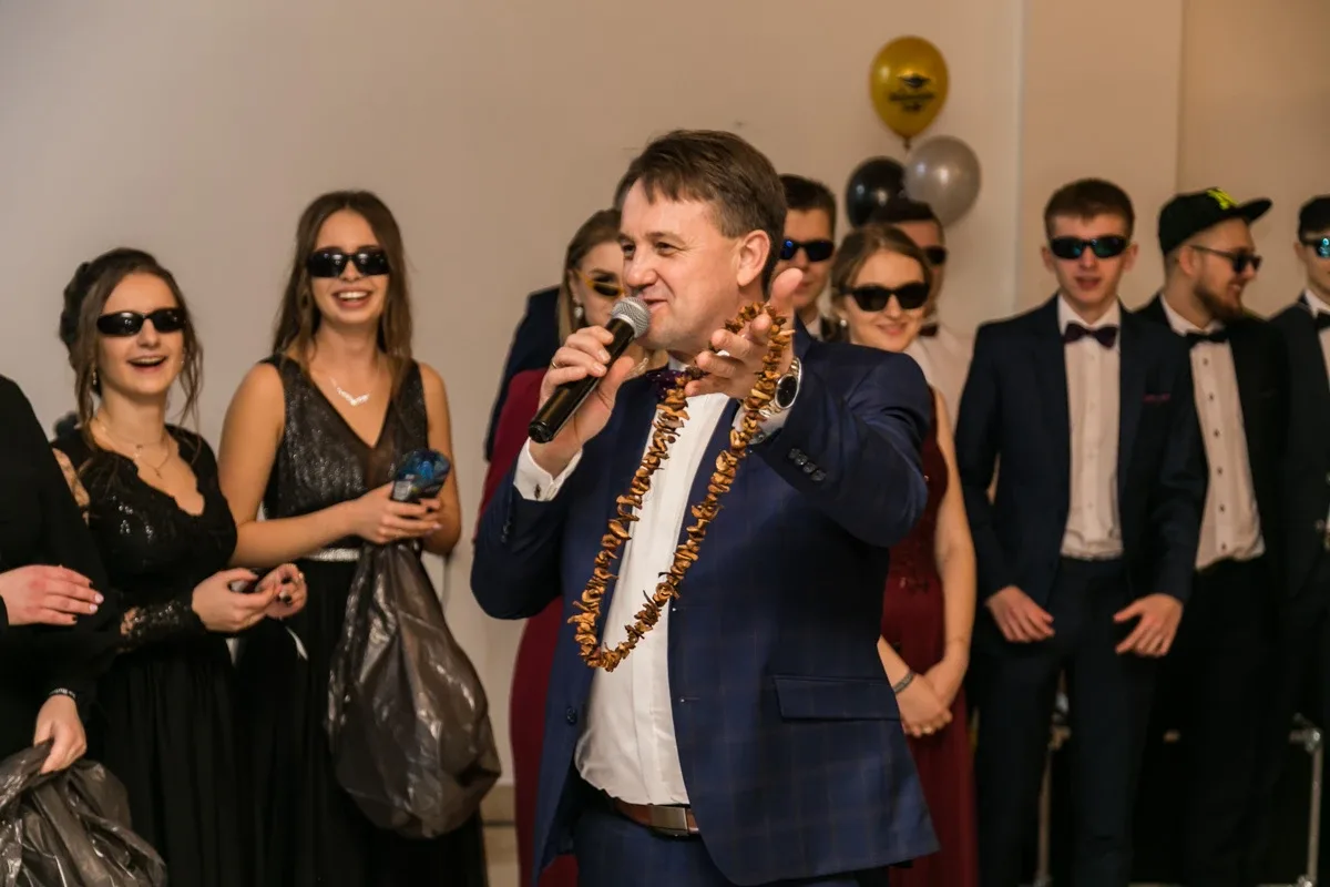 Studniówka maturzystów ostrowskiego Rubinka (zdjęcia, wideo)