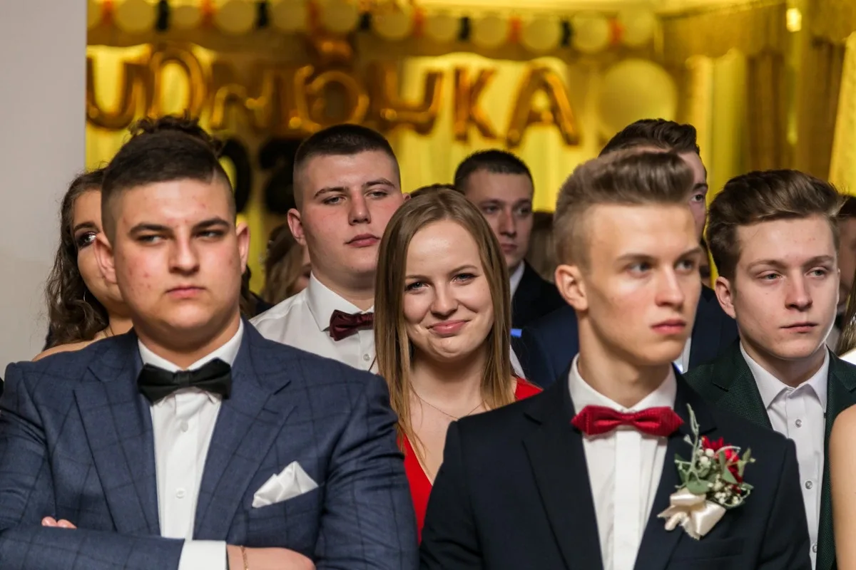 Studniówka maturzystów ostrowskiego Rubinka (zdjęcia, wideo)