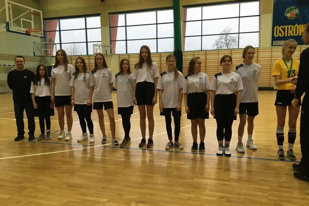 Uczennice "dwójki" mistrzyniami powiatu w koszykówce (zdjęcia)